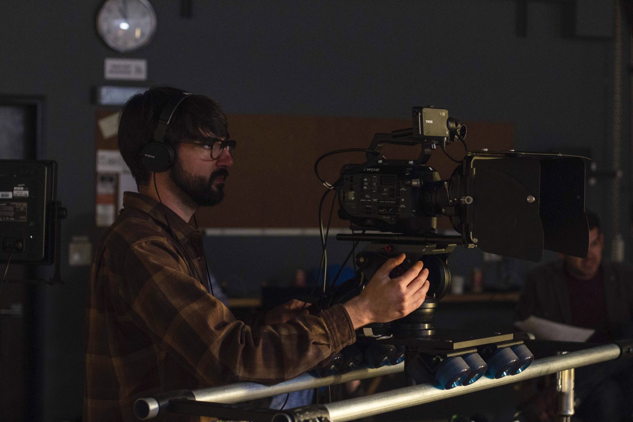 SOS-Shoot085 camera op